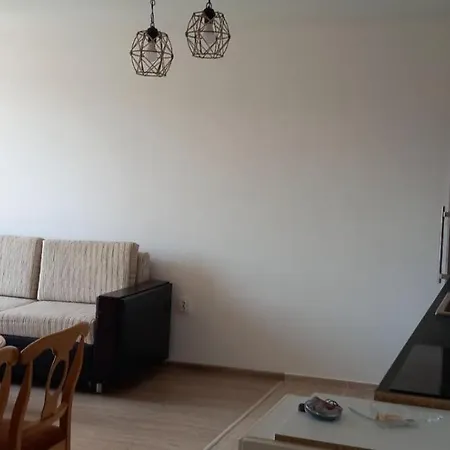 студио приятели تساريفو