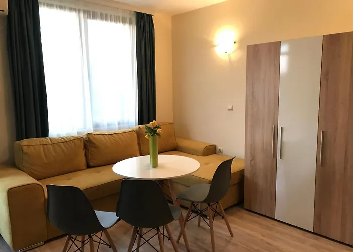 Апартамент студио приятели